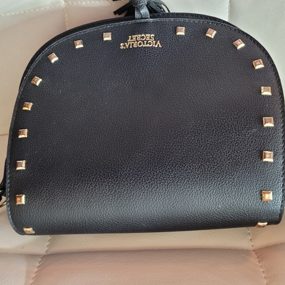 Handbags 👜 - Picture 3 of 4